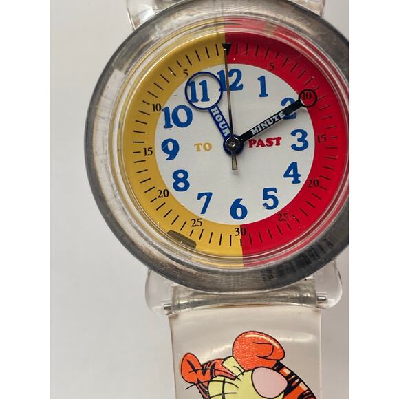 VTG Timex Disney Rewound Womens Kids Winnie Pooh Watch 29mm WR Adjustable Band - Picture 9 of 9